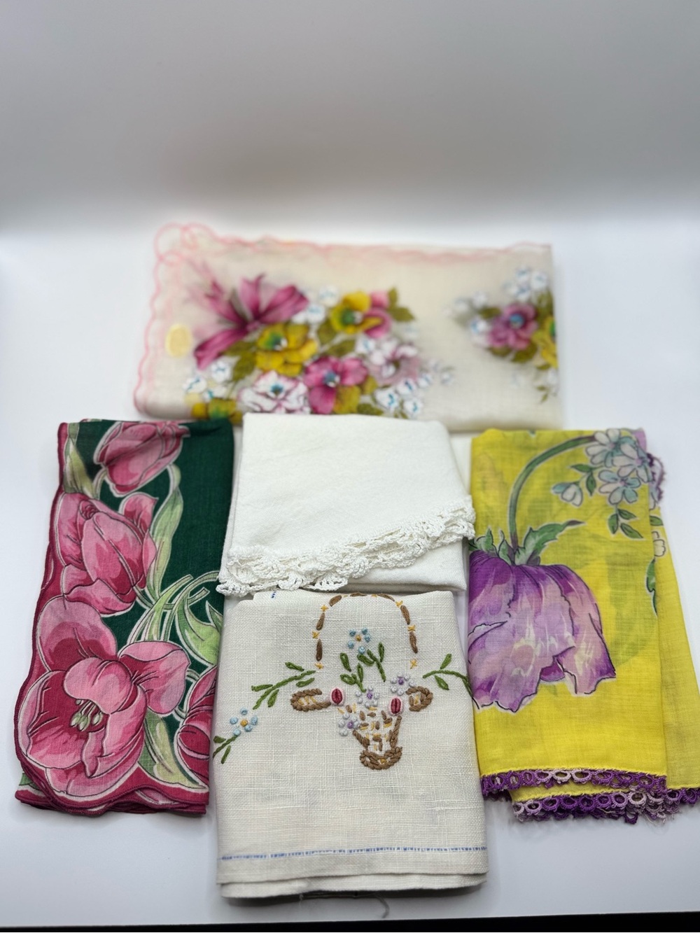 Bundle of 5 Vintage Linens - Picture 2 of 9